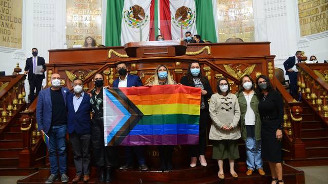 Aprueban en CDMX la Ley de Derechos LGBT