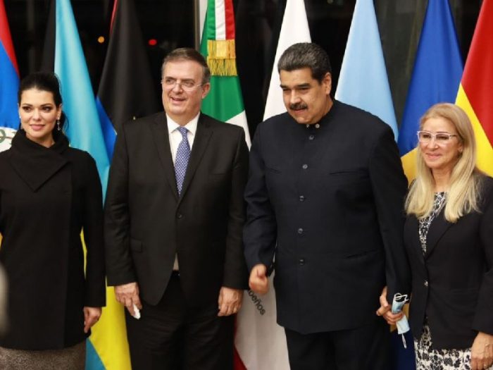 Nicolás Maduro llega a México para participar en la cumbre de la Celac