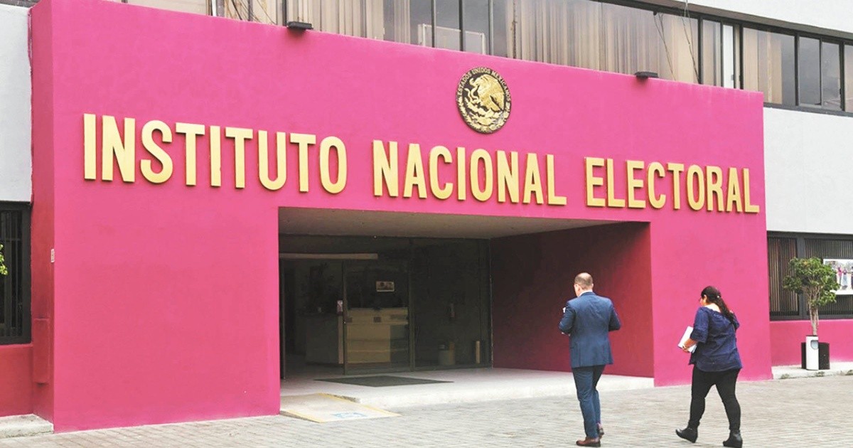 INE impugna el plan b electoral de López Obrador