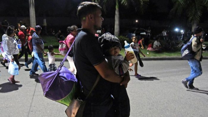 Caravana hace una pausa por deteriorada salud de migrantes; INM pide no arriesgar vidas