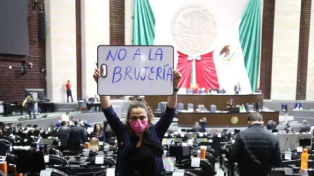 PAN acusa de brujería a diputada de Morena en San Lázaro