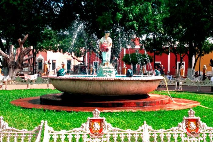 DOMINGO DE LEYENDA. LA MESTIZA Y  LA PERRA. (Yucatán)