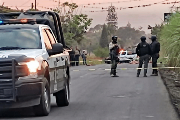Ahora ‘tiran’ 9 cuerpos en carretera de Veracruz; amagan a secretario de Gobierno