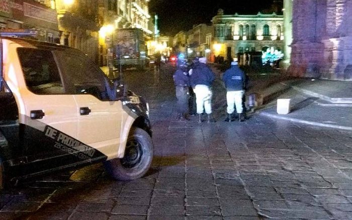 Abandonan camioneta con cuerpos en Palacio de Gobierno de Zacatecas