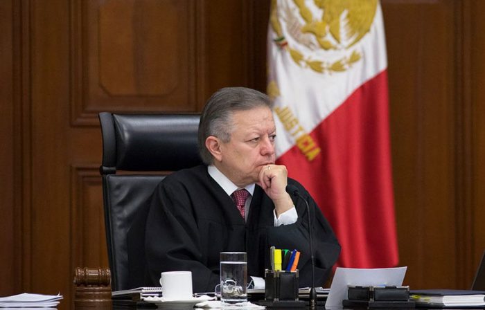 Hijos de Alejandra Cuevas encararon a Arturo Zaldívar: “¿Dónde están las leyes?”