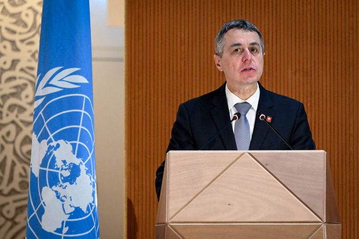 Suiza adoptó las mismas sanciones que la Unión Europea contra Rusia y congela los activos de Putin y de allegados al Kremlin