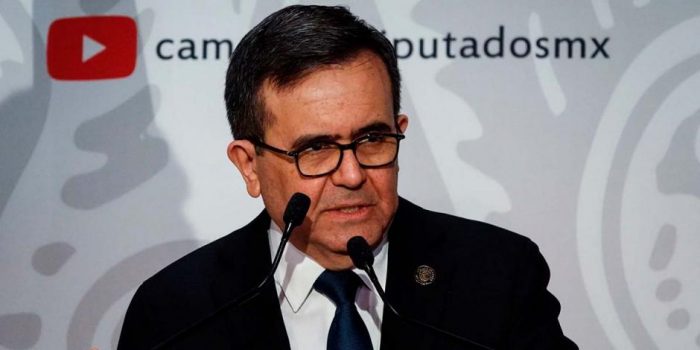 Por conflicto en Ucrania, extitular de Economía pide prepararse a usar reservas de combustible