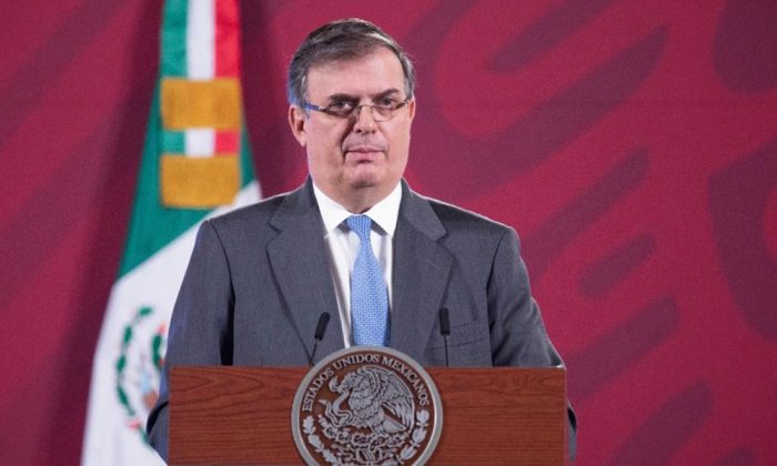 Marcelo Ebrard a la banca