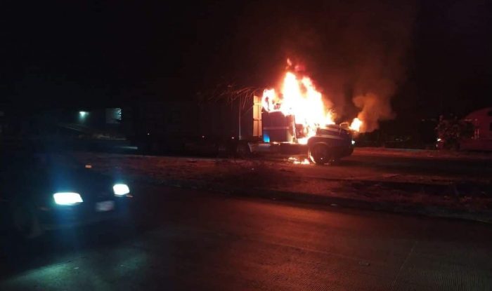 Incendian camiones en Colima tras detención de ‘El Chaparrito’, líder del CJNG