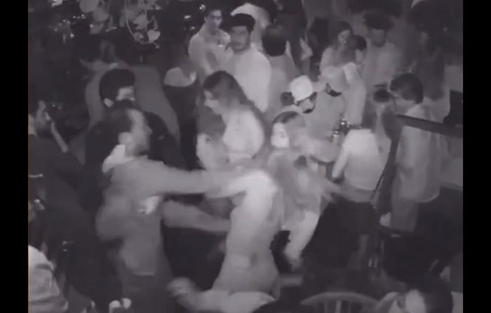 Alan Hanono, el sujeto que golpeó a una mujer en un bar de la CDMX fue despedido de su trabajo