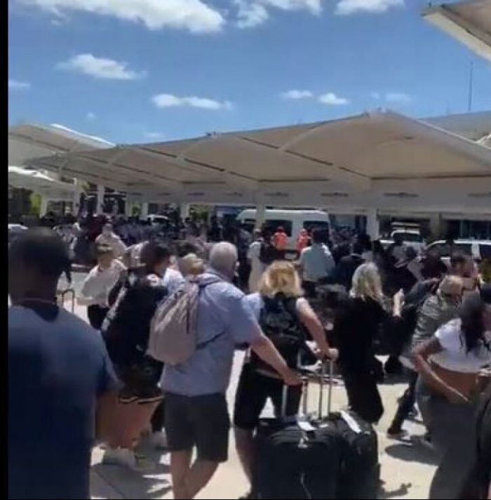 Pánico en el aeropuerto de Cancún por una serie de detonaciones en la terminal 3