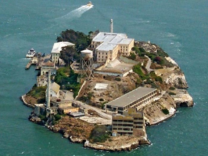 Islas Marías abrirán al público en 3 meses; AMLO invita a hotel de gran turismo