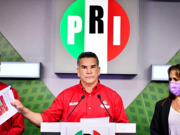 “Alito” Moreno respondió a citatorio de ex líderes del PRI ante exigencias de renuncia y crisis del partido