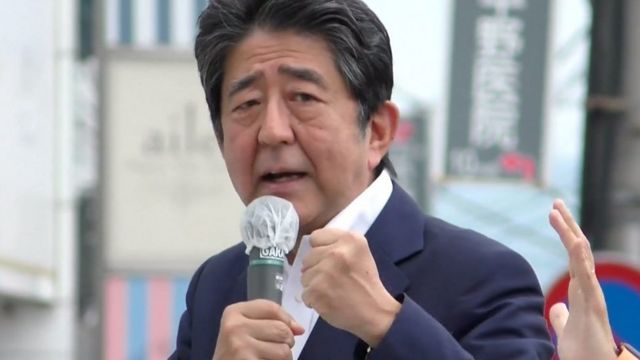 Muere Shinzo Abe, ex primer ministro de Japón, tras ser baleado mientras daba un discurso