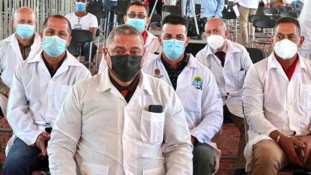 Llegan los primeros médicos especialistas cubanos a Nayarit