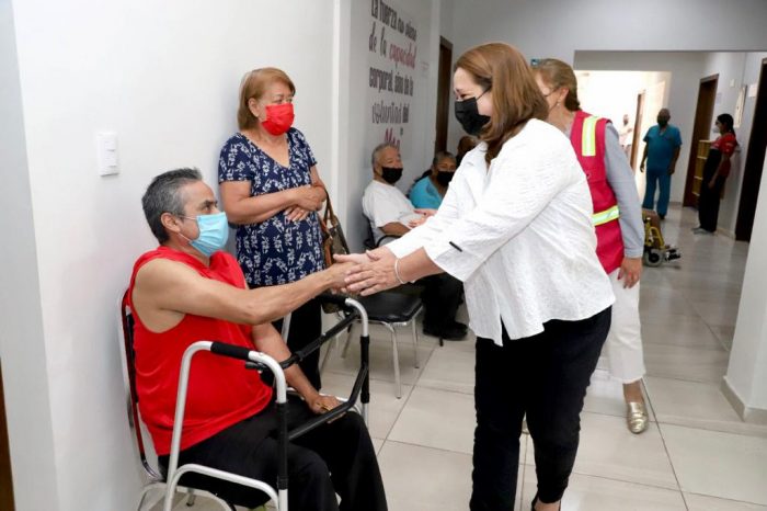 Atiende DIF Saltillo a sectores vulnerables: Beatriz Dávila de Fraustro