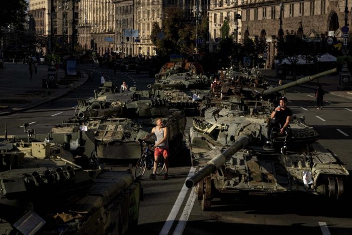 Ucrania celebra su independencia entre el temor a nuevos ataques