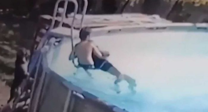 El dramático momento en el que un niño rescató a su madre mientras sufría una convulsión en una piscina
