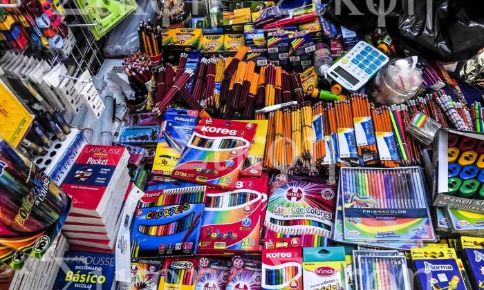 Familias se enfrentan al regreso a clases más complicado en 25 años