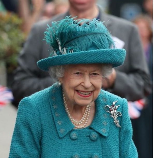 El accesorio más preciado: cómo la reina Isabel II impuso un estilo con más de 5.000 sombreros