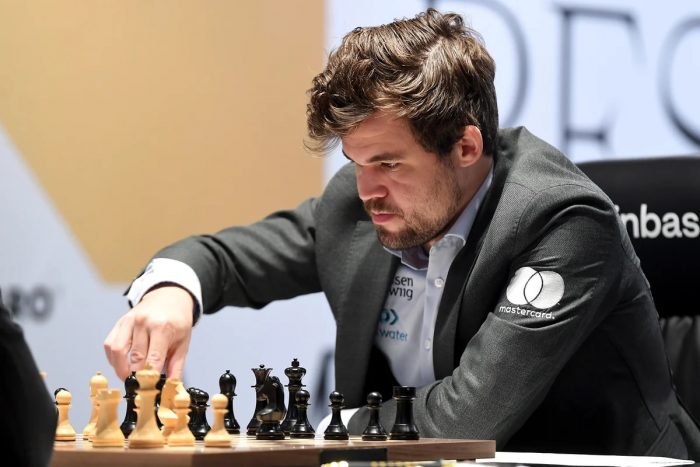 El escándalo que sacude al ajedrez: la trama de supuestas trampas que incluyen a un campeón del mundo y la tecnología