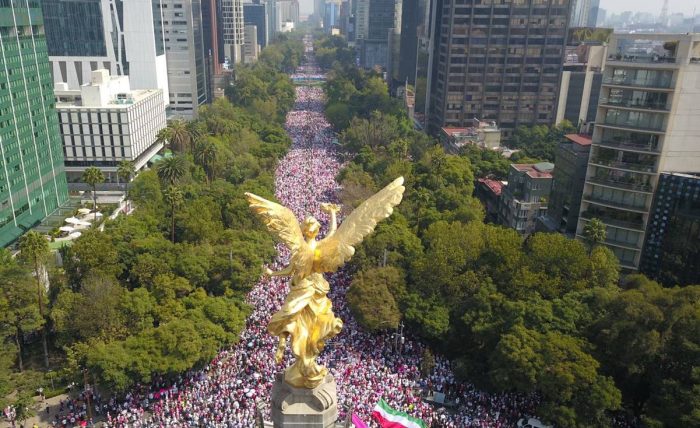 AMLO desmintió al Gobierno de CDMX y calculó 50 mil asistentes a la marcha en defensa del INE
