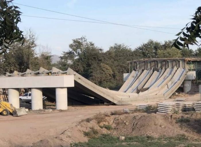 El puente ‘El Quelite’ en Sinaloa se desplomó a unos días de ser inaugurado