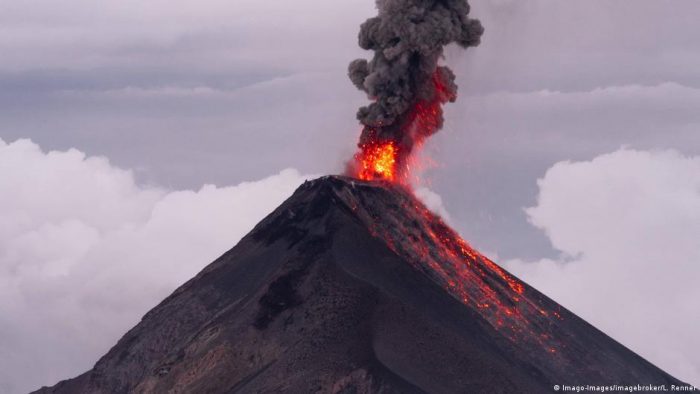 Volcán Kilauea de Hawái vuelve a entrar en erupción; elevan nivel de alerta