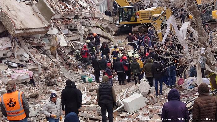 SRE, Semar y Sedena brindarán ayuda por el terremoto que sacudió Turquía; no hay mexicanos afectados