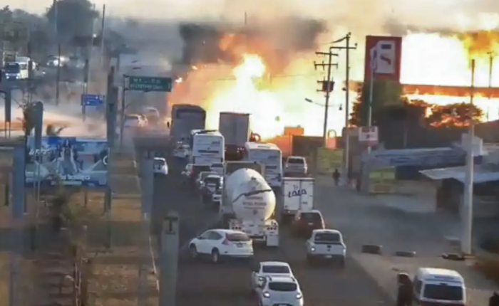 Captan momento de explosión en gasolinería de Tula