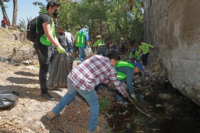 Unen esfuerzos Gobierno de Saltillo e ITS en limpieza de arroyo