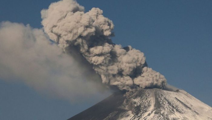 AICM y AIFA cerraron operaciones por presencia de ceniza del volcán Popocatépetl