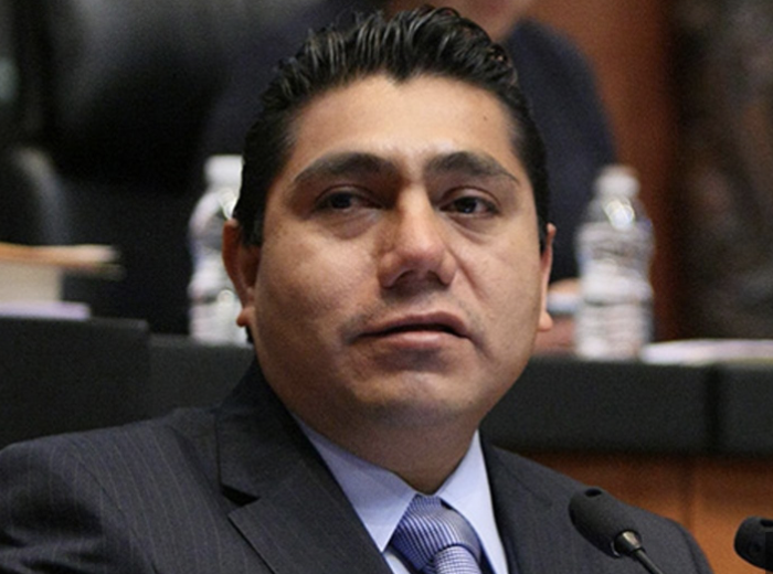 Jorge Luis Preciado, aspirante del FAM, busca regular la portación de armas en México