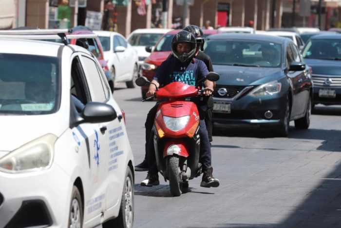 Motociclistas deben usar casco al conducir: Tránsito Municipal