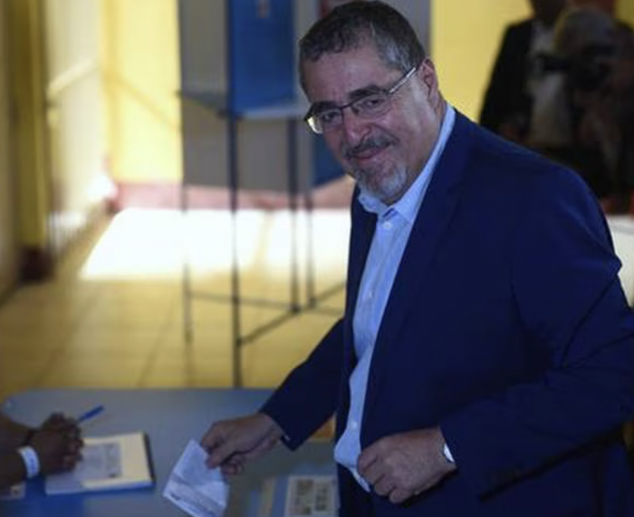 Bernardo Arévalo de León gana las elecciones presidenciales en Guatemala 2023