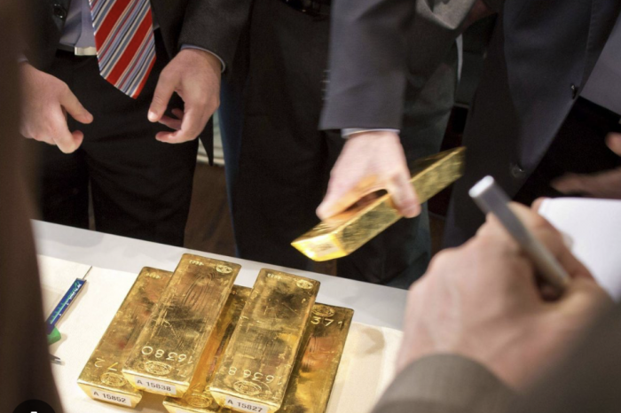 Alguien olvidó 120 lingotes de oro en un tren en Suiza, no pudieron encontrar al dueño, y fueron donados a la Cruz Roja