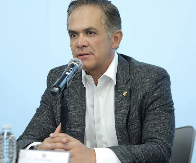 Senador por un día: Miguel Mancera pide licencia para cumplir deseo de su suplente enfermo