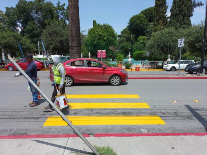 Pinta Municipio de Saltillo pasos peatonales para mayor seguridad
