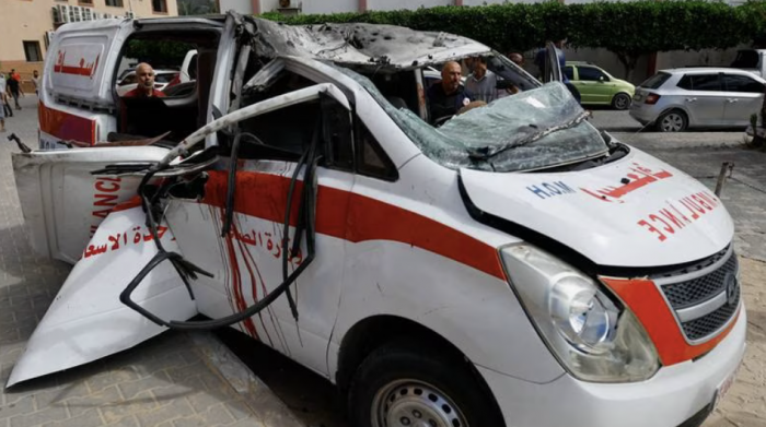 Israel asesina a 13 personas en ataque vs. ambulancia; argumenta que era usada por Hamás