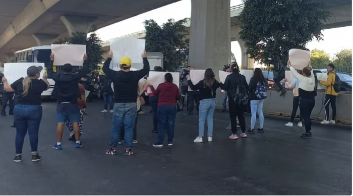 Caos en Naucalpan: familiares de dos personas atropelladas por policías bloquean Periférico Norte