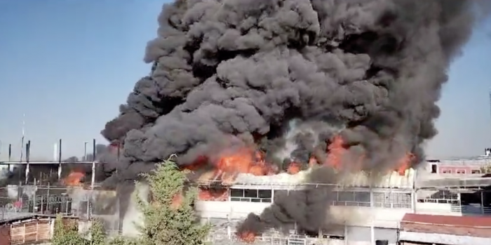 Se incendia bodega en Centro de la CDMX: evacuan a 500 personas