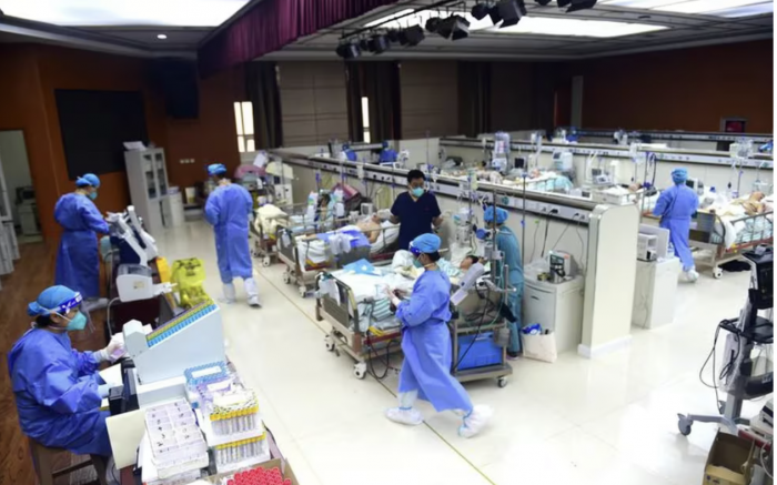 Varios hospitales en China están desbordados por la rápida expansión de una enfermedad respiratoria entre niños