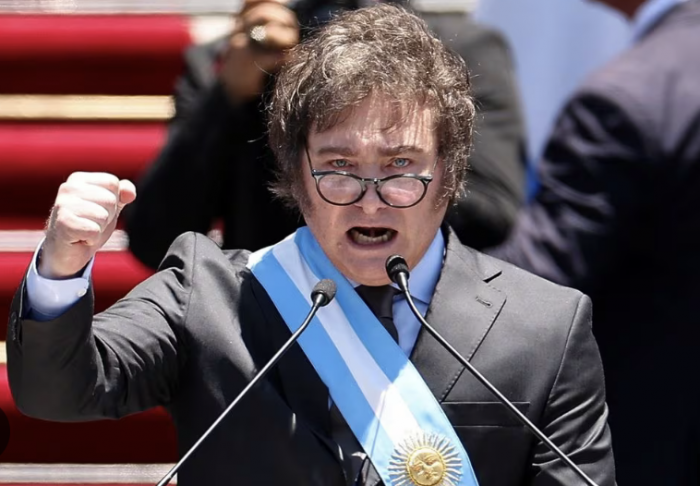 Javier Milei ‘saca la motosierra’: Argentina eliminará la mitad del Gobierno y reducirá subsidios