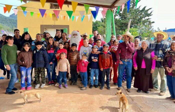 Llevan DIF Saltillo y BorgWarner alegría navideña a grupos vulnerables 