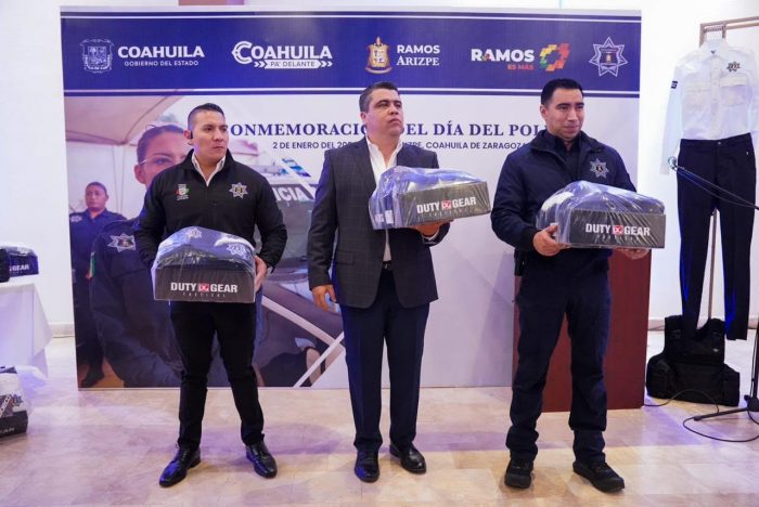 AUTORIDADES DE RAMOS ARIZPE CELEBRAN A POLICÍAS MUNICIPALES