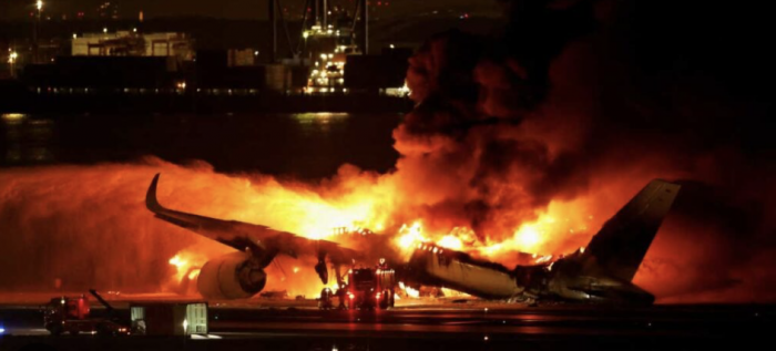 Avión se incendia en el aeropuerto Haneda de Japón: mueren 5 personas