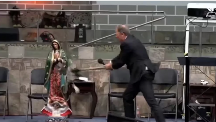 ¡Con la Virgen de Guadalupe no! Pastor de Iglesia Bautista destroza estatuas e indigna a creyentes
