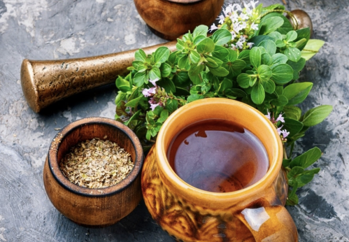 ¿Cuál es el efecto del té de orégano en el estómago?