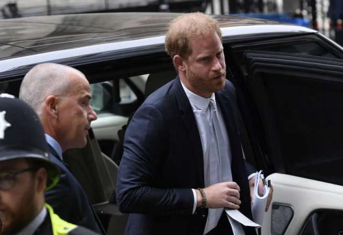 Príncipe Harry regresa a Londres tras diagnóstico de cáncer del rey Carlos