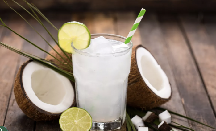 ¿Cuál es el efecto del agua de coco en el estómago?